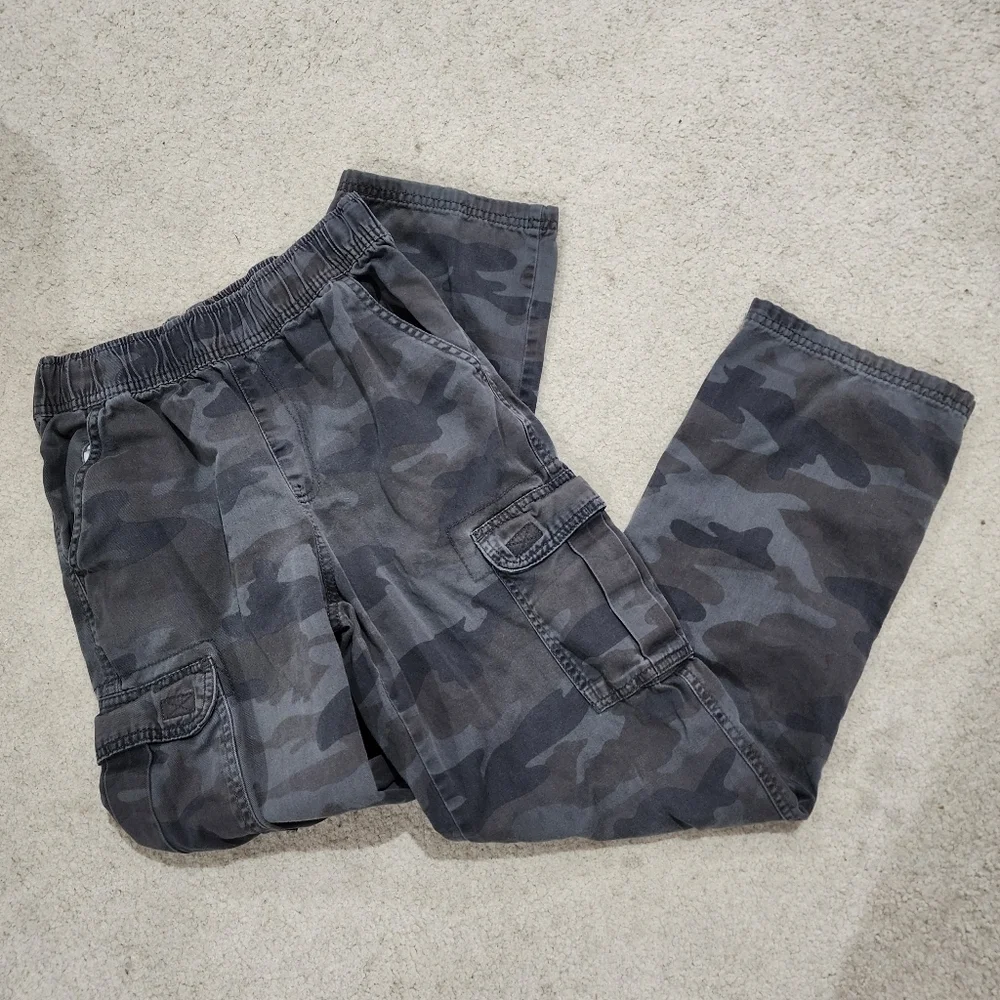 Children's Place gray camouflage pants Size 14